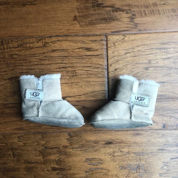 UGG Unisex-Baby Erin Boot, Color: Chestnut, size medium infant - Picture 2 of 6